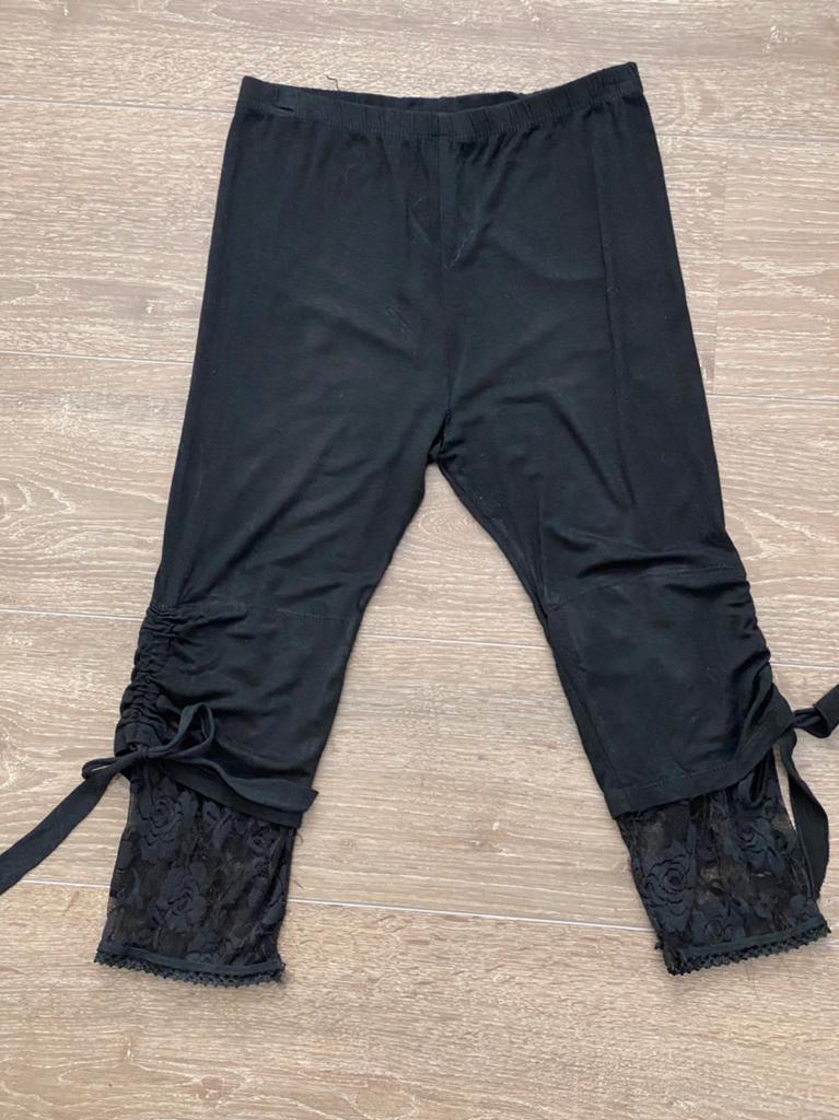 GRATIS Zwarte capri legging maat 38 met kanten details, Kleding | Dames, Zwart, Driekwart, Gedragen, Ophalen