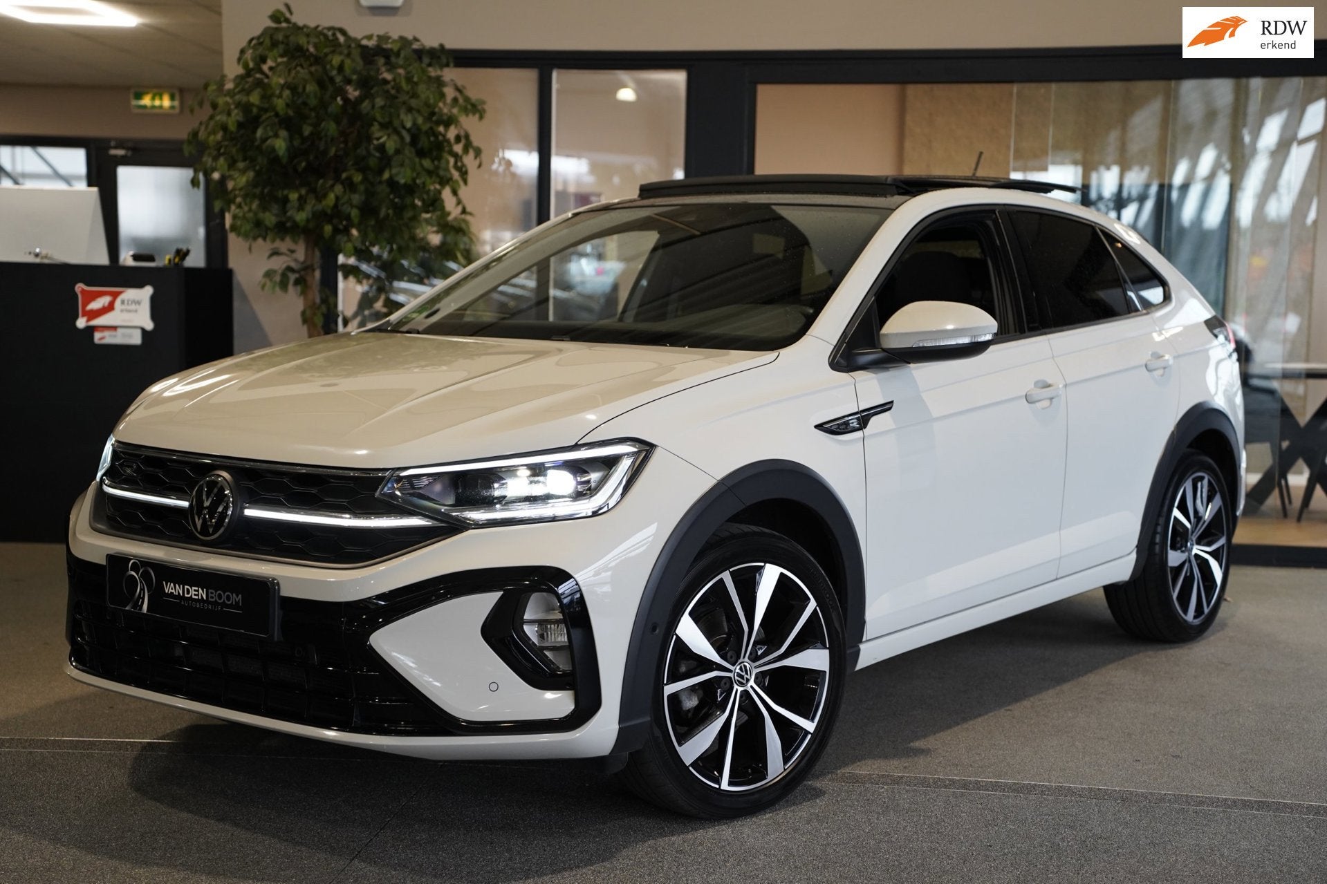 Volkswagen Taigo 1.5 TSI 2x R-Line 150PK Ascot Pano IQ Matri, Auto's, Dealer onderhouden, 4 cilinders, 150 pk, 1192 kg