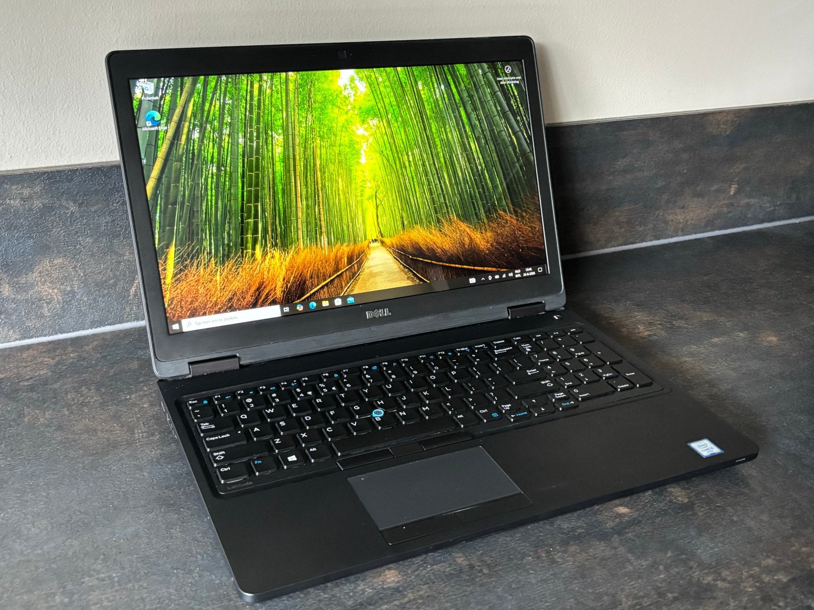 Dell Latitude 5580 i5 touchscreen 8GB RAM 256GB SSD laptop, Gebruikt, Met videokaart, 2 tot 3 Ghz, 8 GB