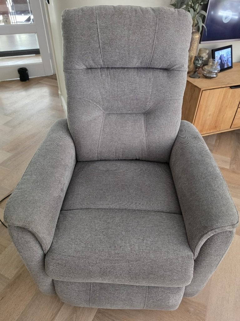 Grijze relaxfauteuil met sta-op functie, Huis en Inrichting, Fauteuils, Ophalen, Modern, Comfort, 75 tot 100 cm, Zo goed als nieuw