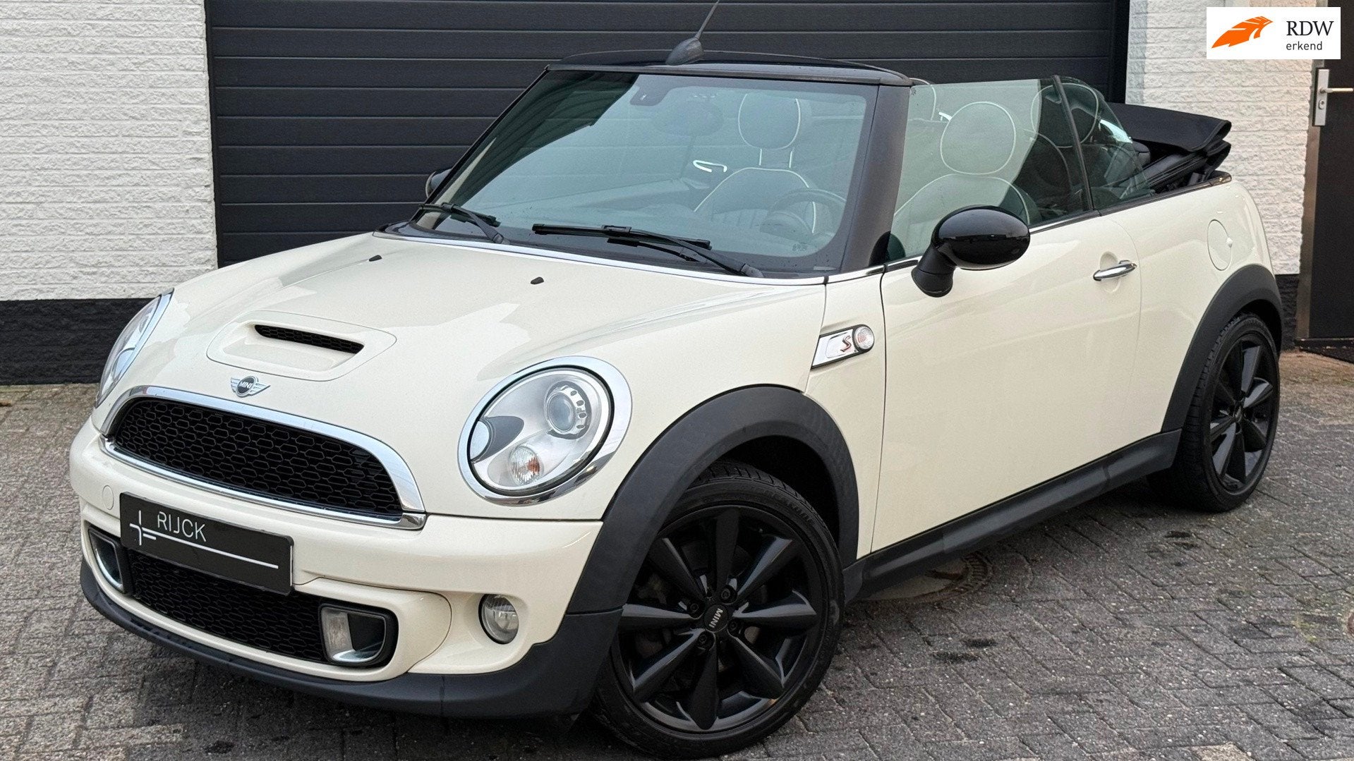 Mini Cabrio 1.6 Cooper S Chili 184pk | Leder | Xenon | Navi, Auto's, Voorwielaandrijving, Euro 5, Gebruikt, Zwart