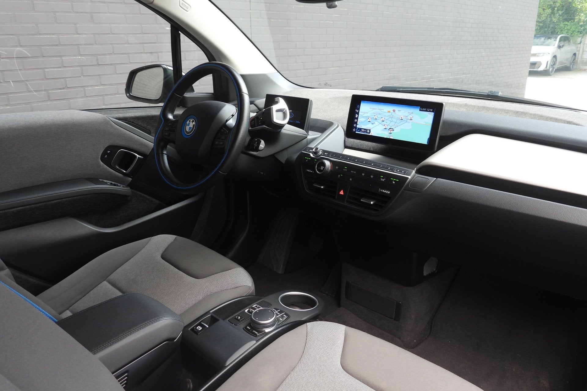 BMW i3 S Executive / Achteruitrijcamera / Stoelverwarming /, Auto's, Dealer onderhouden, Achterwielaandrijving, Gebruikt, Met garantie (alle)