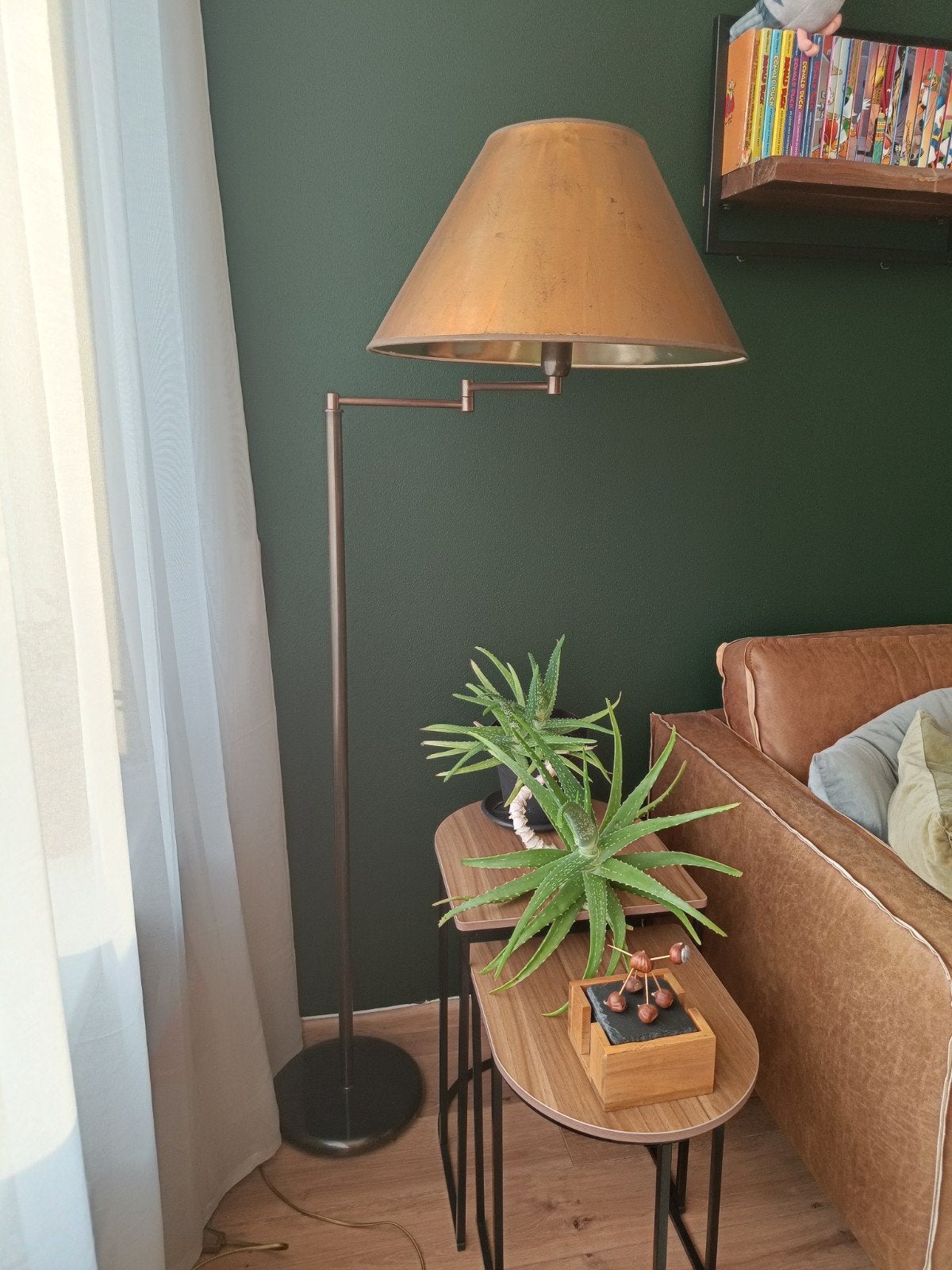 Vintage zwenkarm vloerlamp, messing kleur, Huis en Inrichting, Lampen | Vloerlampen, Ophalen, Metaal, E27 (groot)