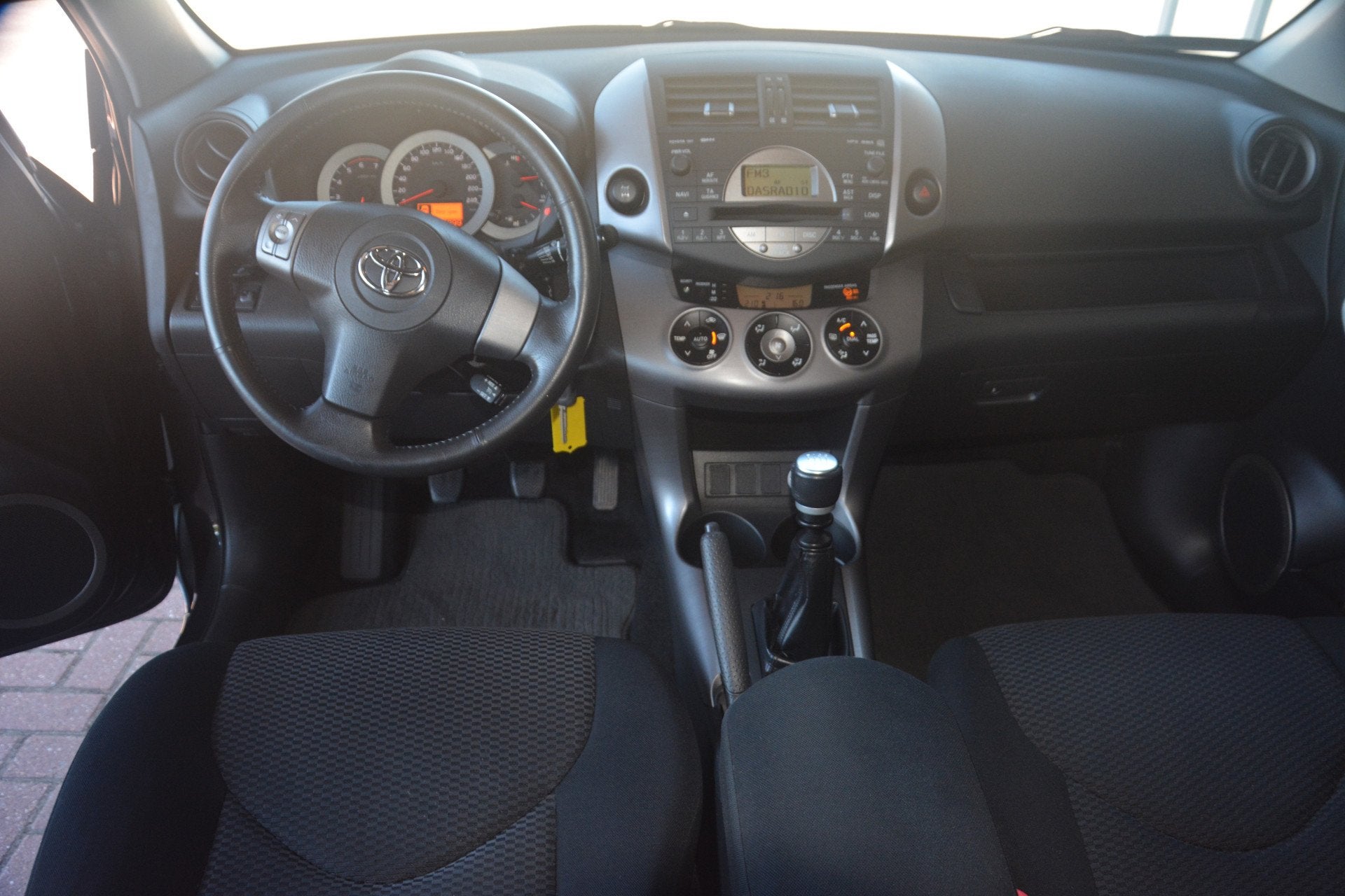 Toyota RAV4 2.2 D4D Linea Sol 1e eigenaar 150899 NAP dealero, Auto's, Gebruikt, Zwart, 2000 kg, Origineel Nederlands
