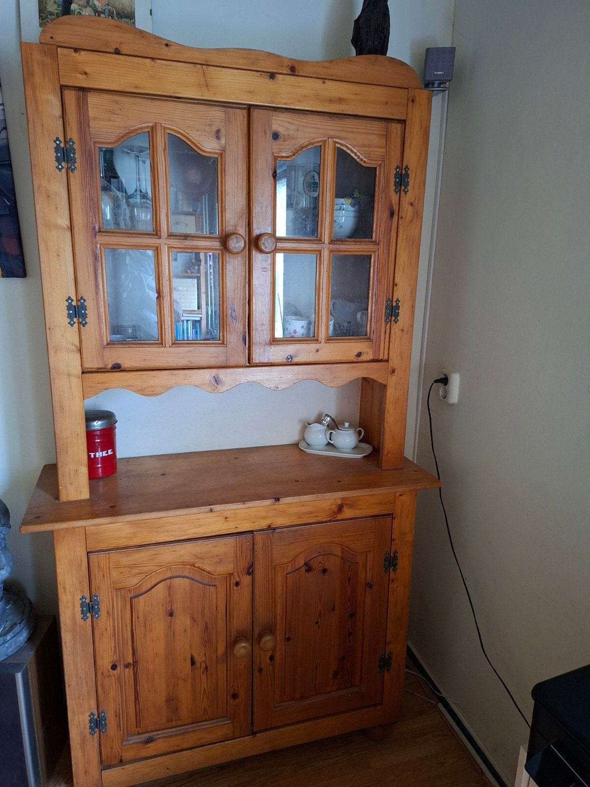 Rustieke grenen buffetkast met vitrine, Ophalen