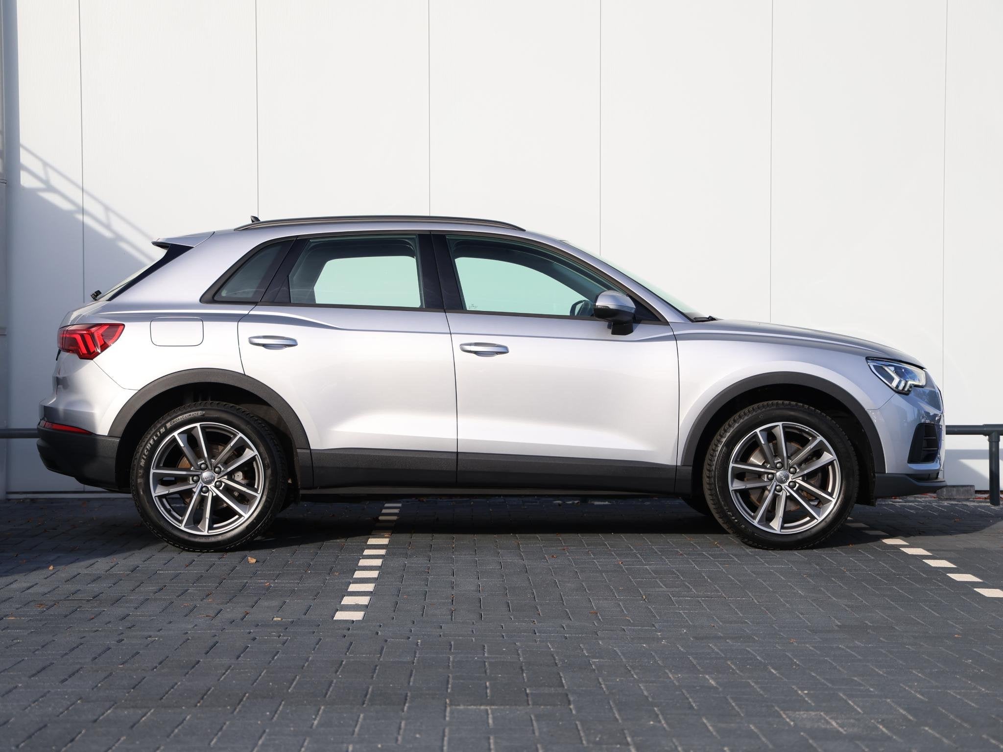 Audi Q3 45 TFSI e Advanced edition 245pk | Trekhaak | Camera, Auto's, Stof, Gebruikt, Hybride Elektrisch/Benzine, 13 kWh