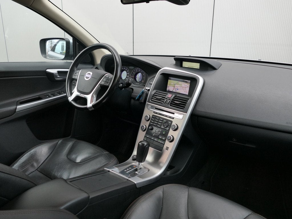 Volvo XC60 2.0T AUT Kinetic Xenon / Leer / Navi / Cruise con, Auto's, Volvo, Euro 5, Zwart, 4 cilinders, Automatische klimaatregeling