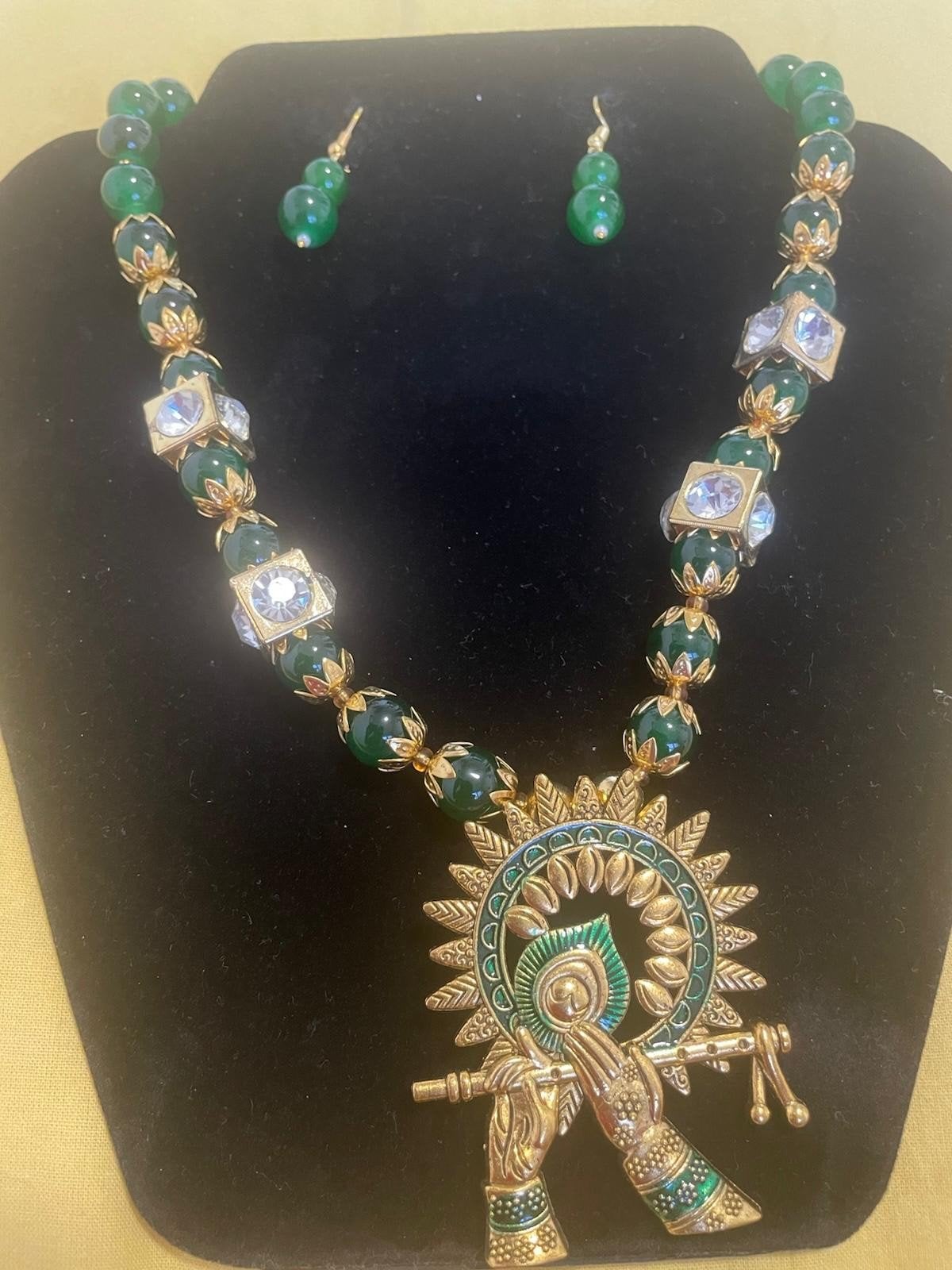 Mooie groene ketting en oorbellen set met hanger, Sieraden, Tassen en Uiterlijk, Kettingen, Overige materialen, Nieuw, Ophalen of Verzenden