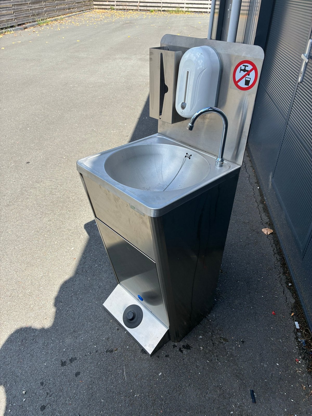 Mobiele RVS Handwasunit met Voetbediening, Ophalen of Verzenden, Gebruikt, Overige typen
