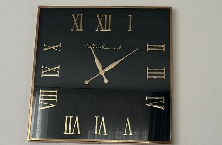 Richmond Design Wandklok Zwart Goud Romeinse Cijfers, Ophalen