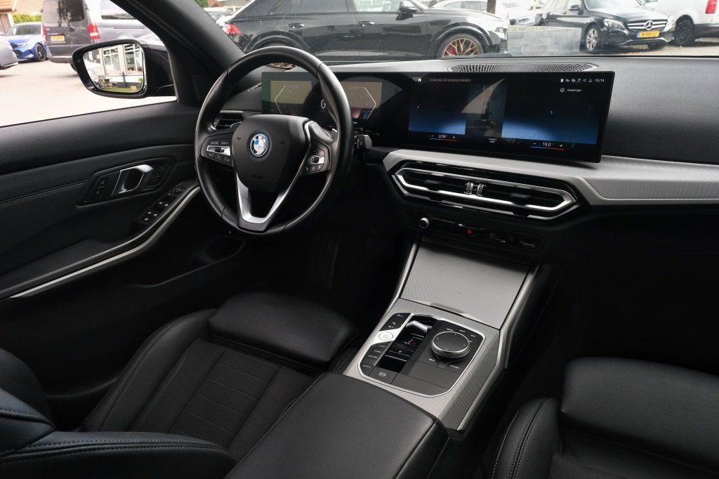 BMW 3 Serie Touring 320e Facelift Incl. BTW (bj 2022), Auto's, BMW, 1998 cc, Gebruikt, 4 cilinders, Leder en Stof