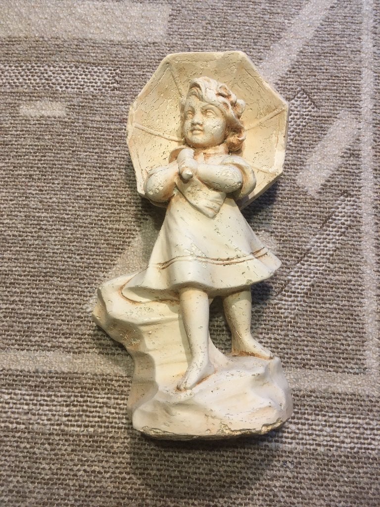 beeld steen vrouw meisje parasol, Tuin en Terras, Ophalen, Gebruikt, Steen, Mensenbeeld