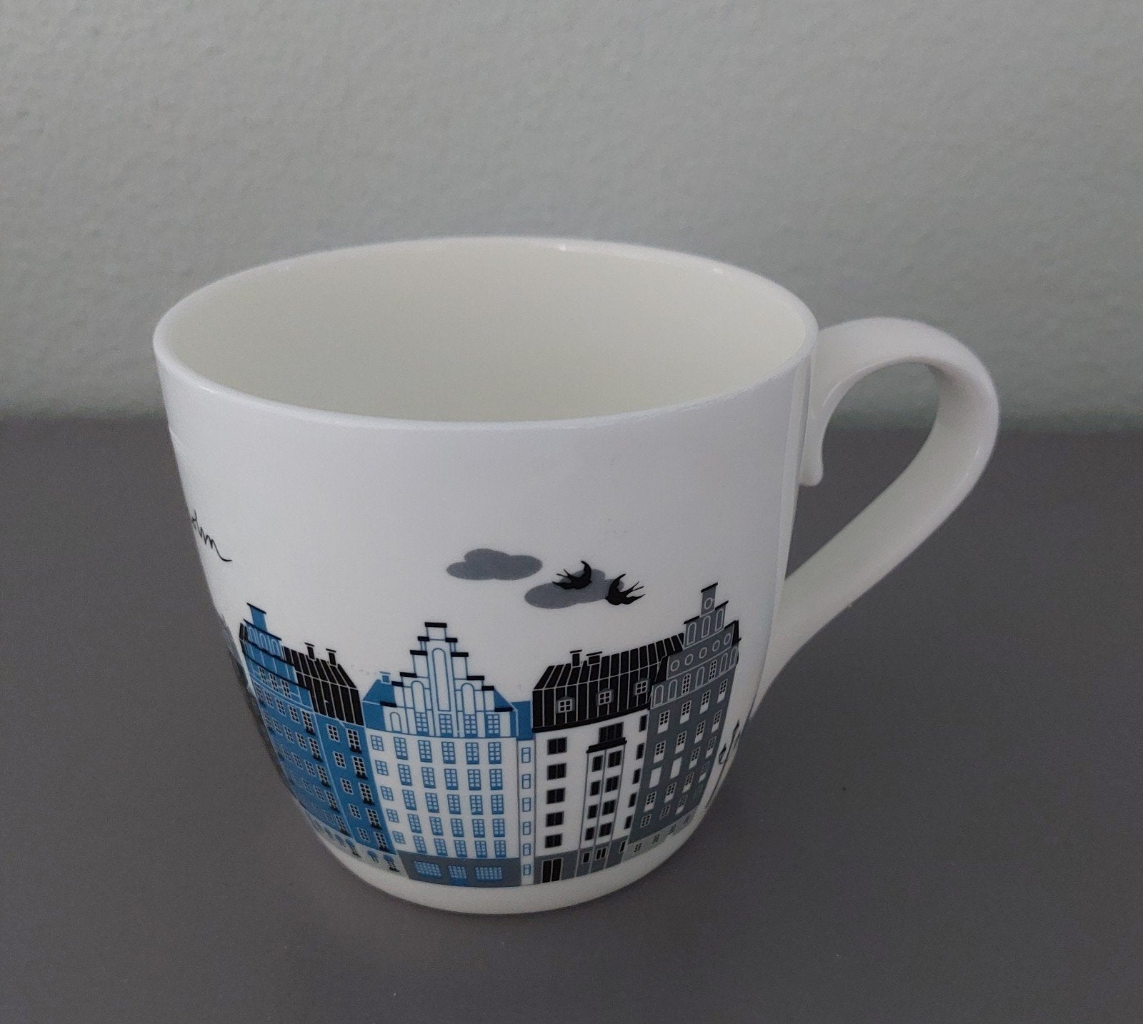 🇸🇪 STOCKHOLM CITY MUG mok van Emelie Ek Design Zweden, Ophalen of Verzenden, Zo goed als nieuw, Overige stijlen, Kop(pen) en/of Schotel(s)