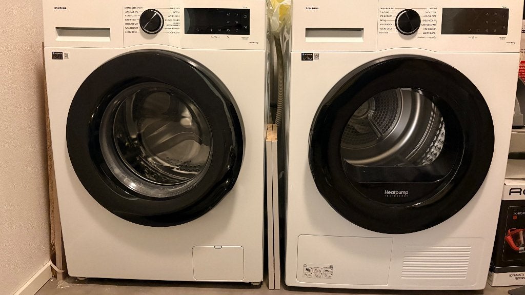 Washer & Dryer, Witgoed en Apparatuur, Wasmachines, Zo goed als nieuw, Voorlader, 8 tot 10 kg, 85 tot 90 cm, 1200 tot 1600 toeren