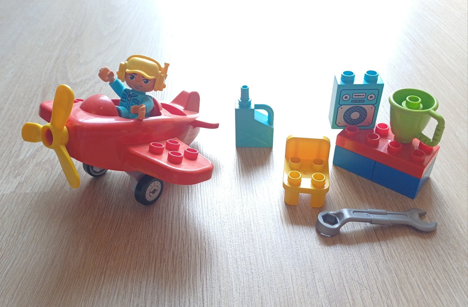 LEGO Duplo Vliegtuig met Piloot en Accessoires - Duplo 10908, Ophalen of Verzenden, Gebruikt, Overige merken