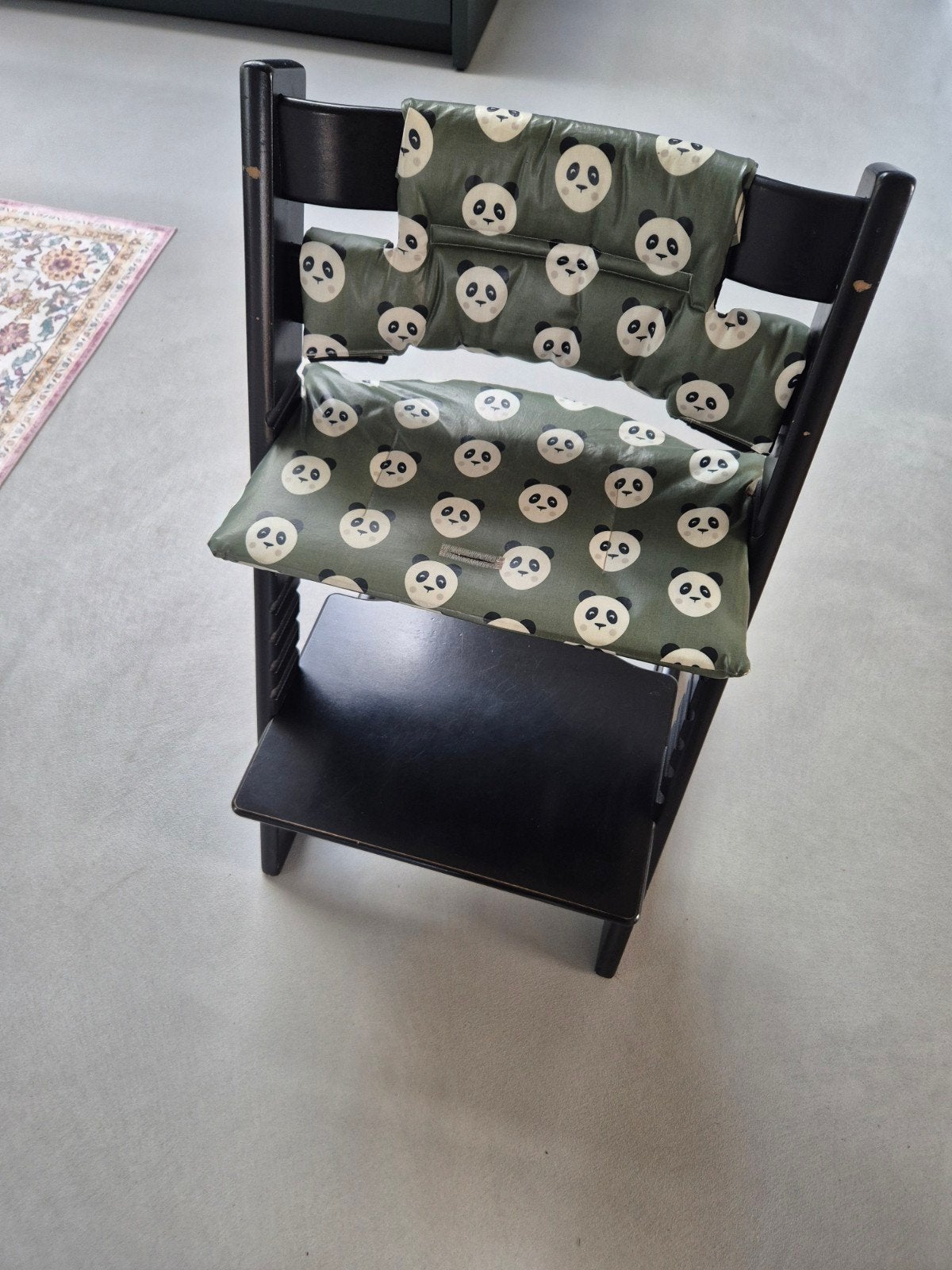 Stokke Tripp Trapp stoel zwart met kussen, Ophalen, Gebruikt, Meegroeistoel, Aanschuifbaar