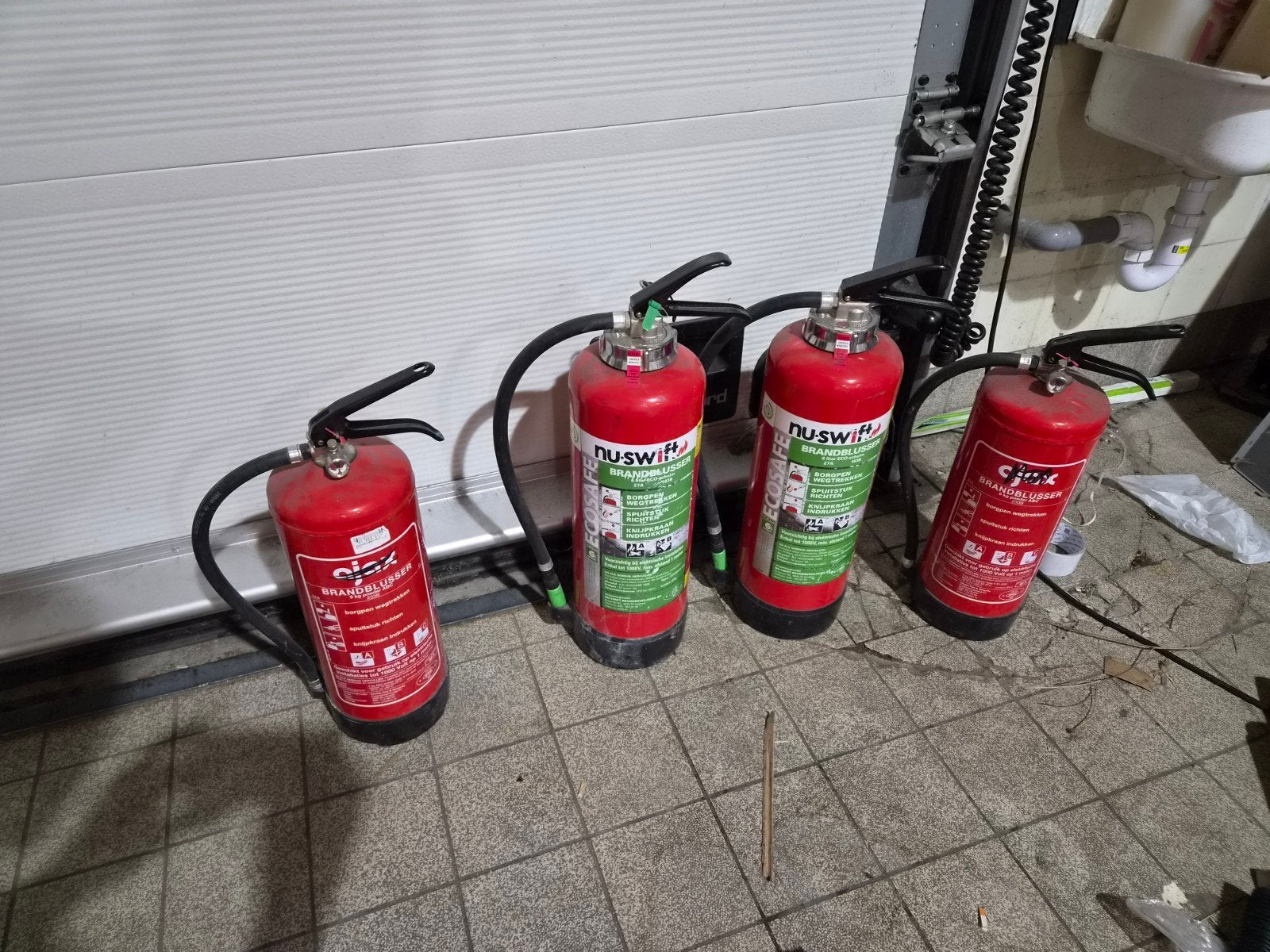 GRATIS Brandblusser (4x) (5+ jaar oud), Ophalen, Zo goed als nieuw, Brandblusser