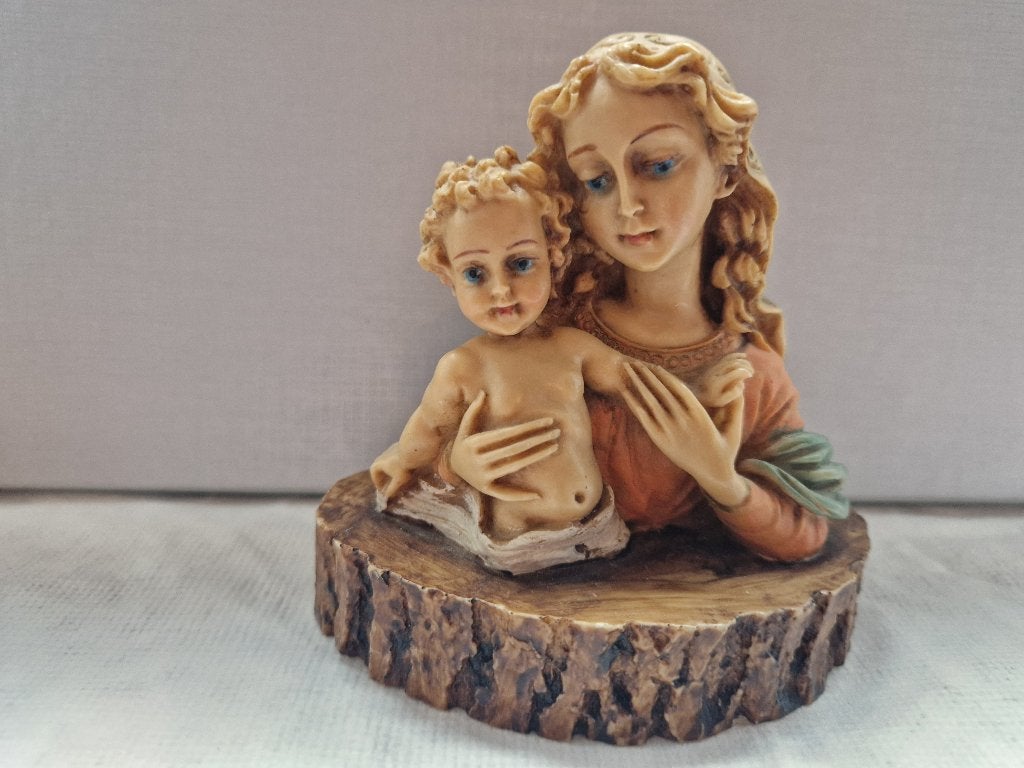 Beeld gekleurd hars,  Madonna met kind., Verzamelen, Ophalen of Verzenden, Zo goed als nieuw, Religie