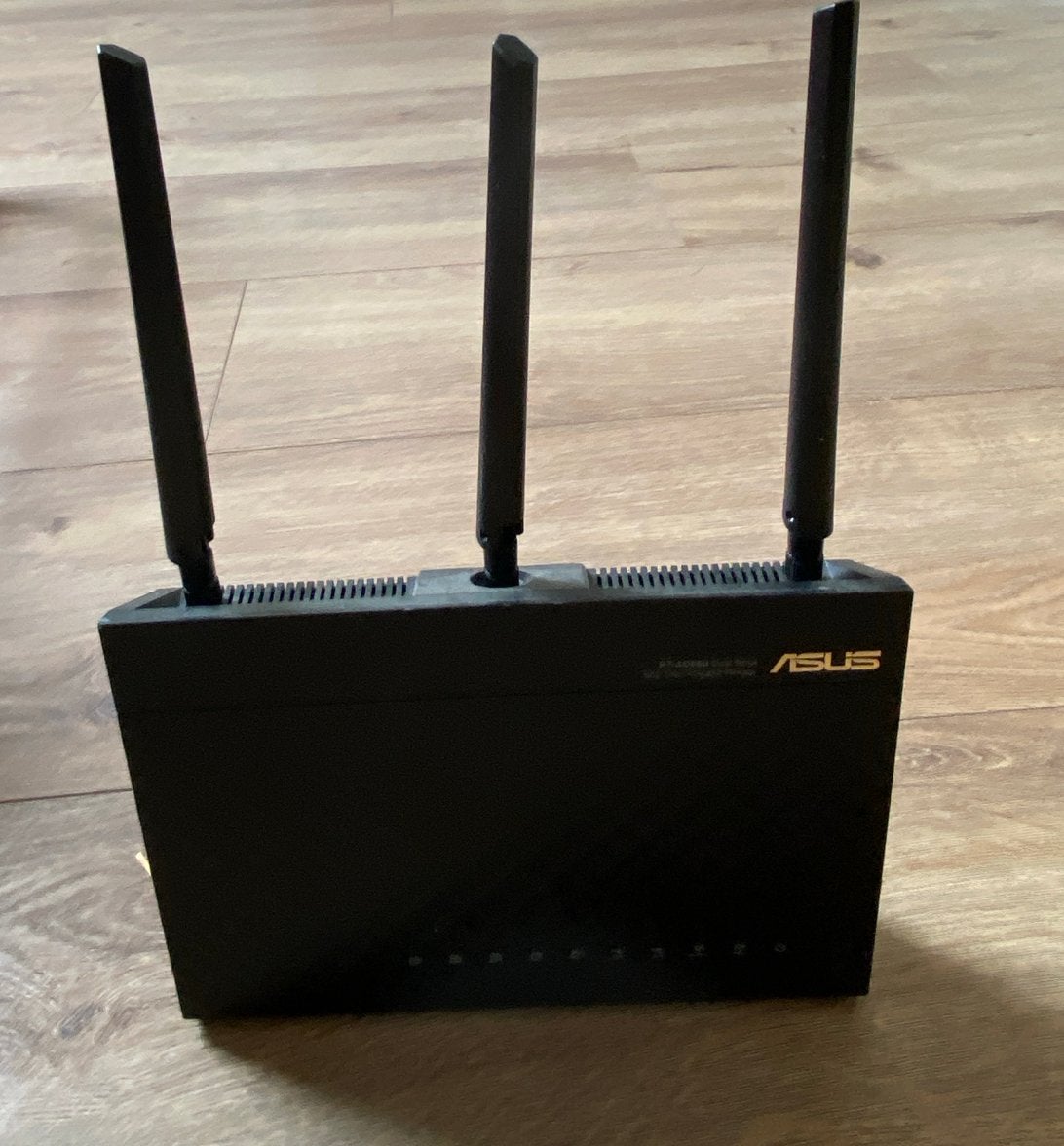 ASUS Router met 3 antennes, Ophalen of Verzenden, Gebruikt, Router