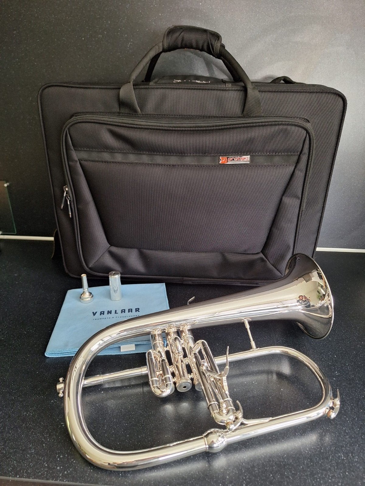 Van Laar B1 Bugel, Muziek en Instrumenten, Blaasinstrumenten | Trompetten, Ophalen, Zo goed als nieuw, Overige typen, Met koffer