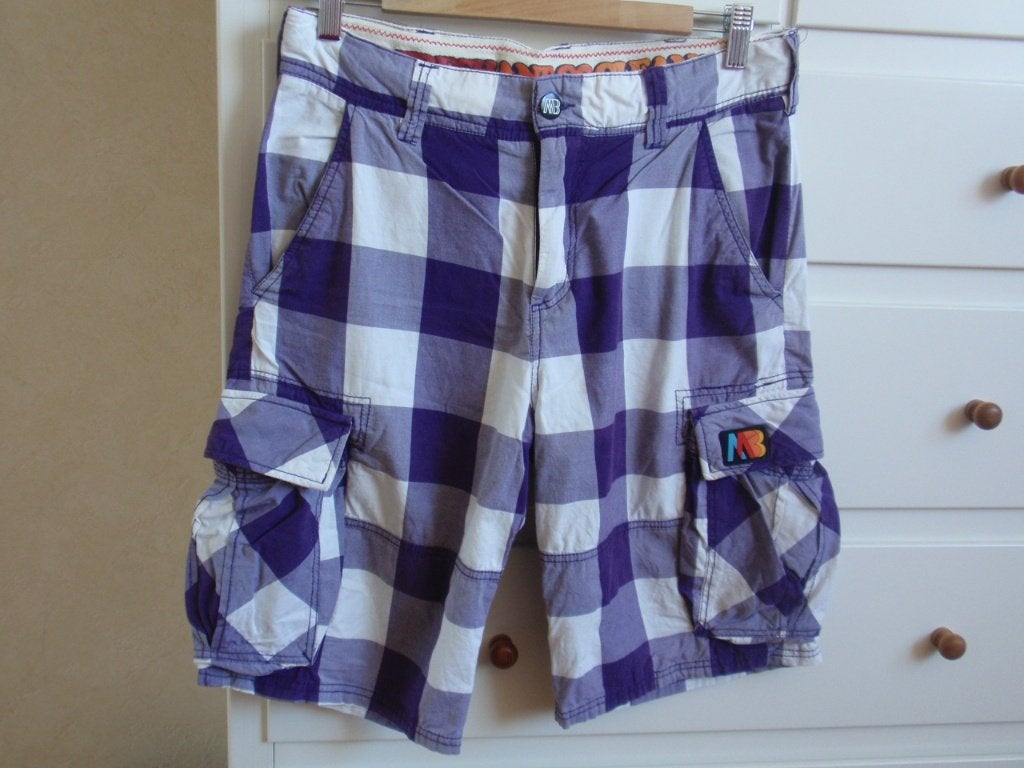 Mills Brothers - paars/wit geblokte korte broek maat S, Kleding | Heren, Broeken en Pantalons, Overige kleuren, Ophalen of Verzenden