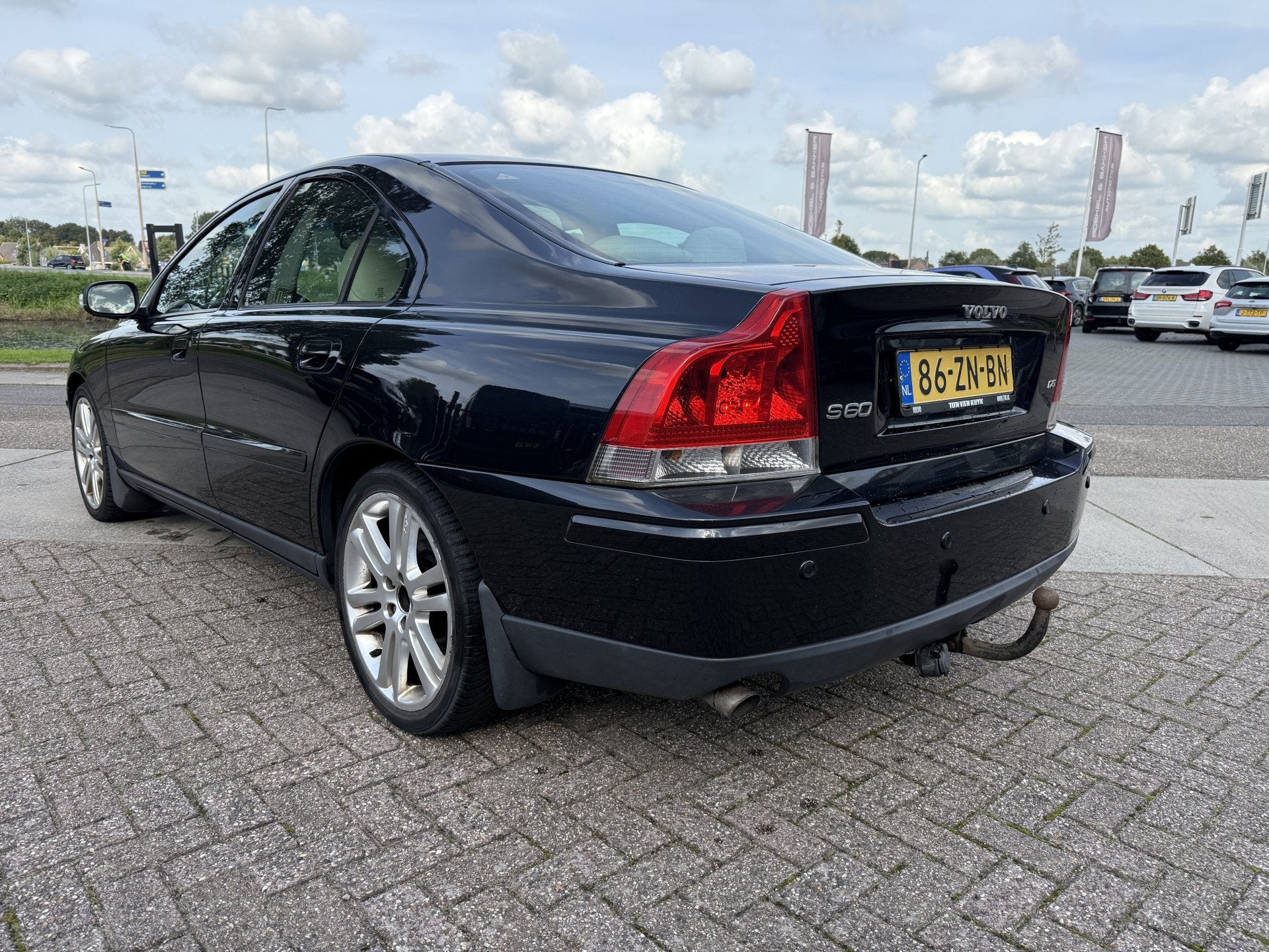 Volvo S60 2.4 D5 Geartronic * Sportleder * 18 inch * Navigat, Auto's, Gebruikt, Beige, 1494 kg, S60