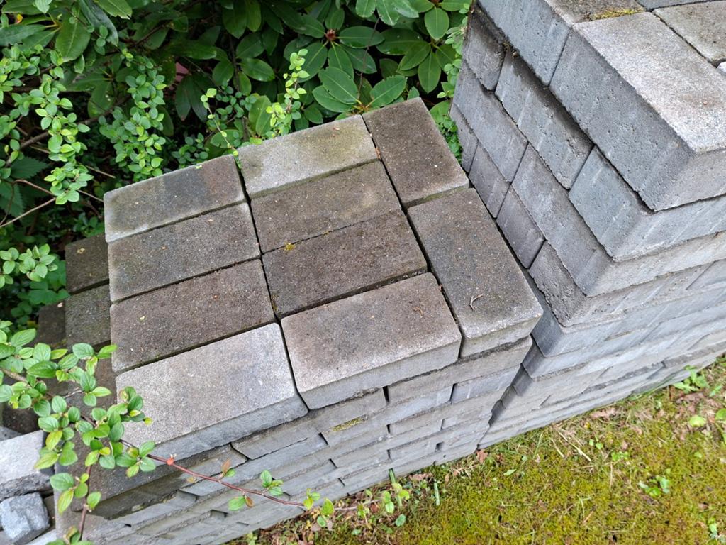 Betonklinkers grijs bont 8,5m2, Tuin en Terras, Tegels en Klinkers, Ophalen, Gebruikt, Klinkers, 5 tot 10 m²