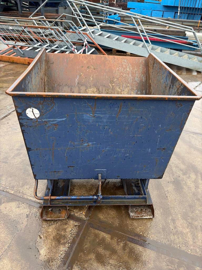Robuuste vuilcontainer met kiepfunctie, Ophalen