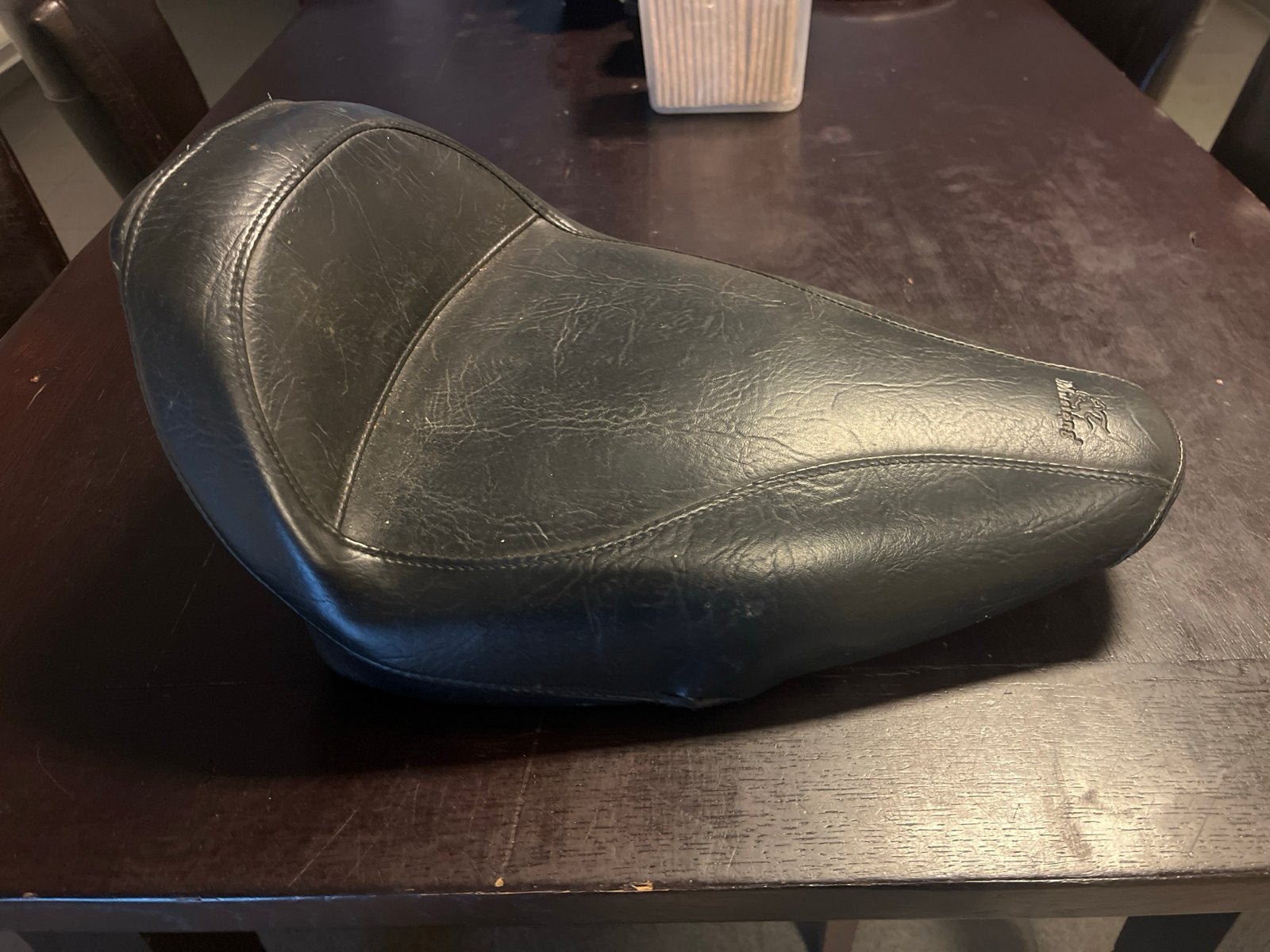 Mustang Solo Motorzadel voor Harley Softail 2000-2004, Ophalen, Gebruikt