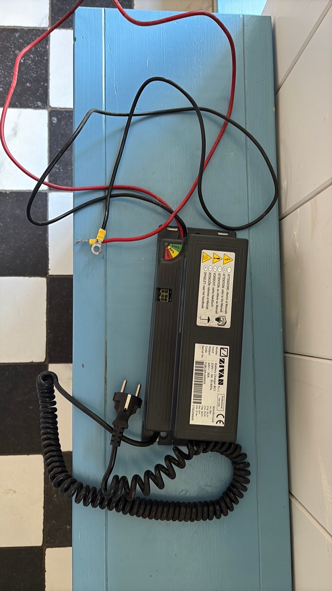 Acculader / battery charger Zivan BC1 hoogfrequent, Ophalen of Verzenden, Zo goed als nieuw, Motor en Techniek, Zeilboot of Motorboot