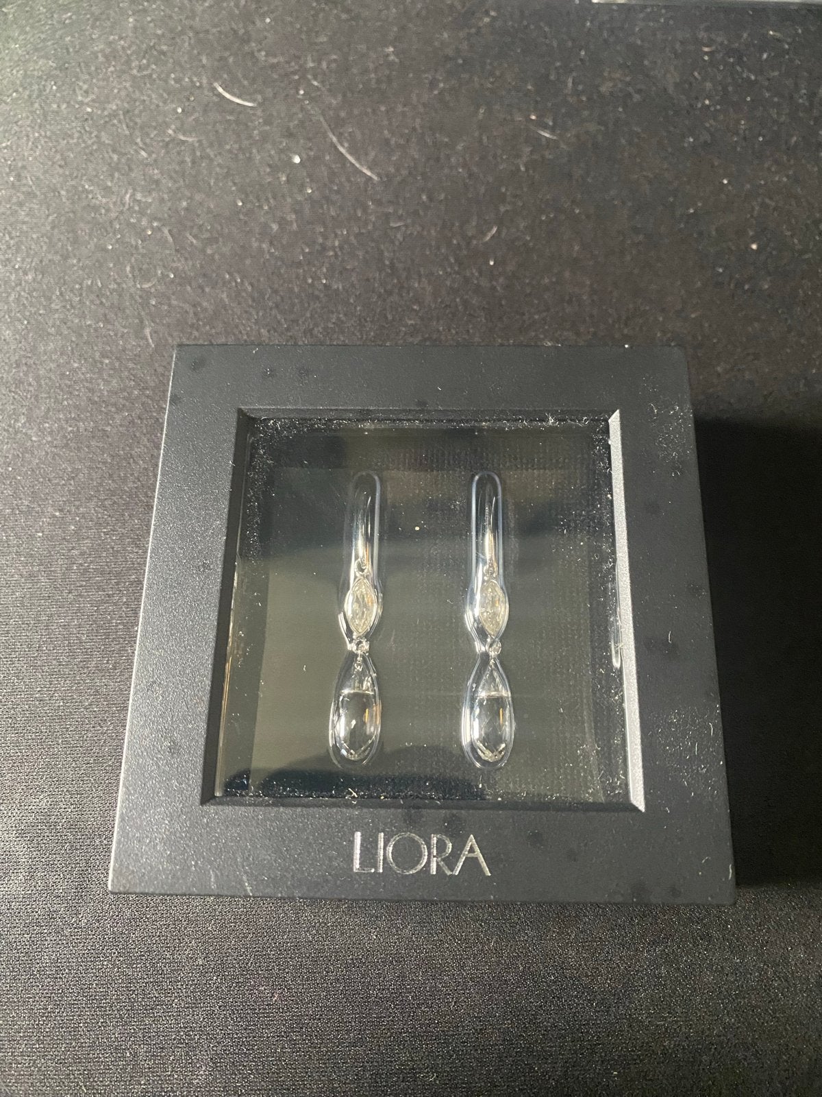 Liora Oorbellen - Zilverkleurig met subtiele details, Ophalen, Overige materialen, Hangers, Zo goed als nieuw