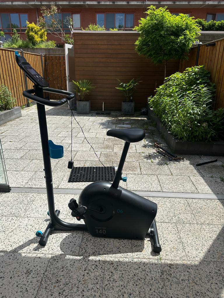 Domyos 140 Hometrainer - Elektrisch, Ophalen of Verzenden, Zo goed als nieuw, Metaal, Benen