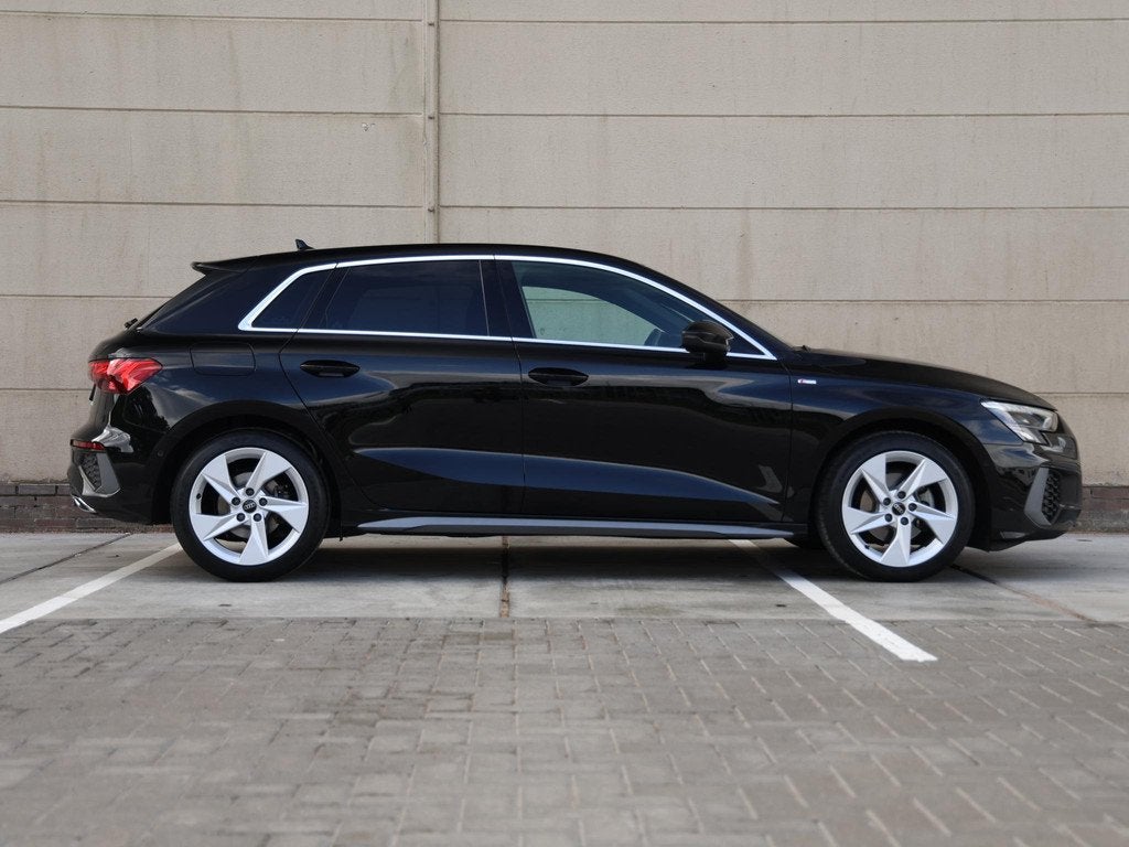 Audi A3 Sportback 35 TFSI S edition | Navigatie | Adaptive C, 4 cilinders, 150 pk, Leder en Stof, Zwart