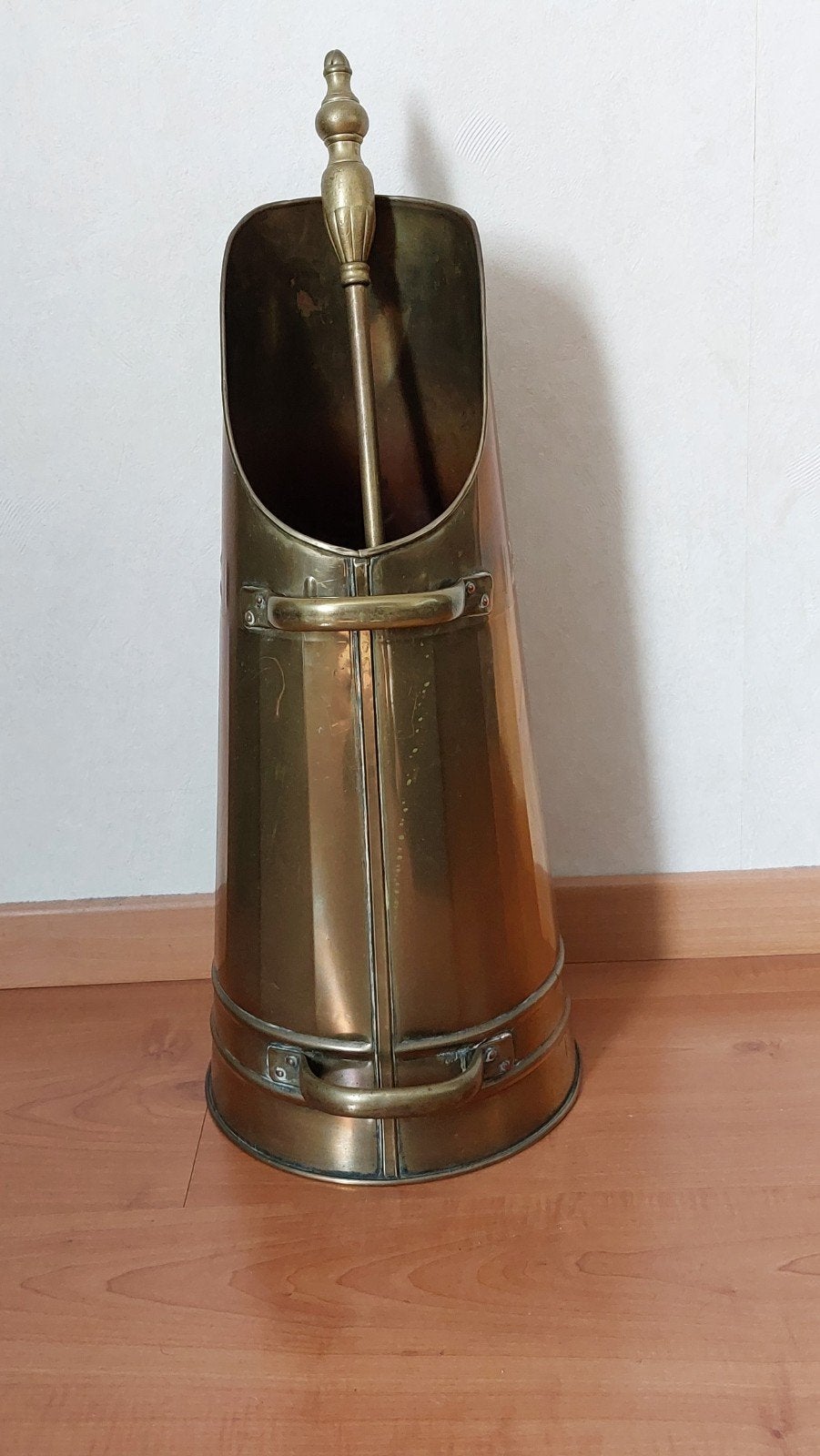 Antieke koperen kolenkit met pook, Ophalen