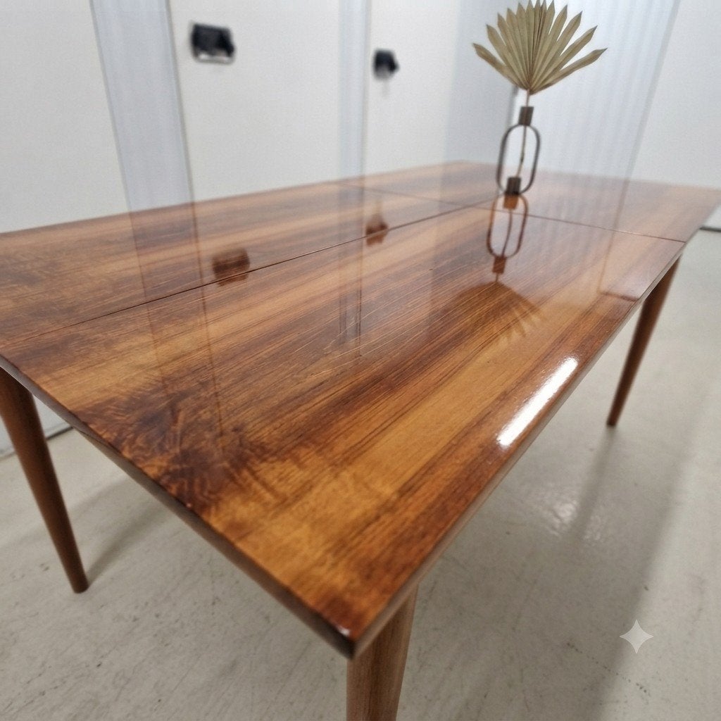 Unieke Mid-Century Modern Eettafel – Oorsprong: Oost-Europa
