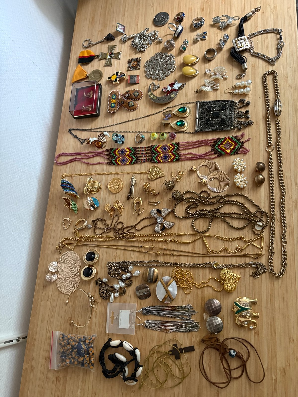 Groot lot vintage en nieuwe sieraden + Frans koekjesblik, Verzenden, Gebruikt