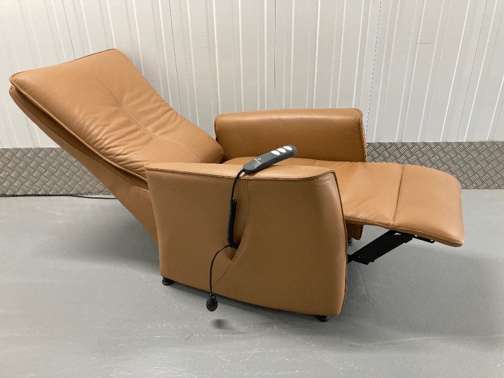 Prominent relax- en sta-op fauteuil, leer, maat M i.z.g.s., Huis en Inrichting, Fauteuils, Ophalen, 50 tot 75 cm, Leer, 75 tot 100 cm