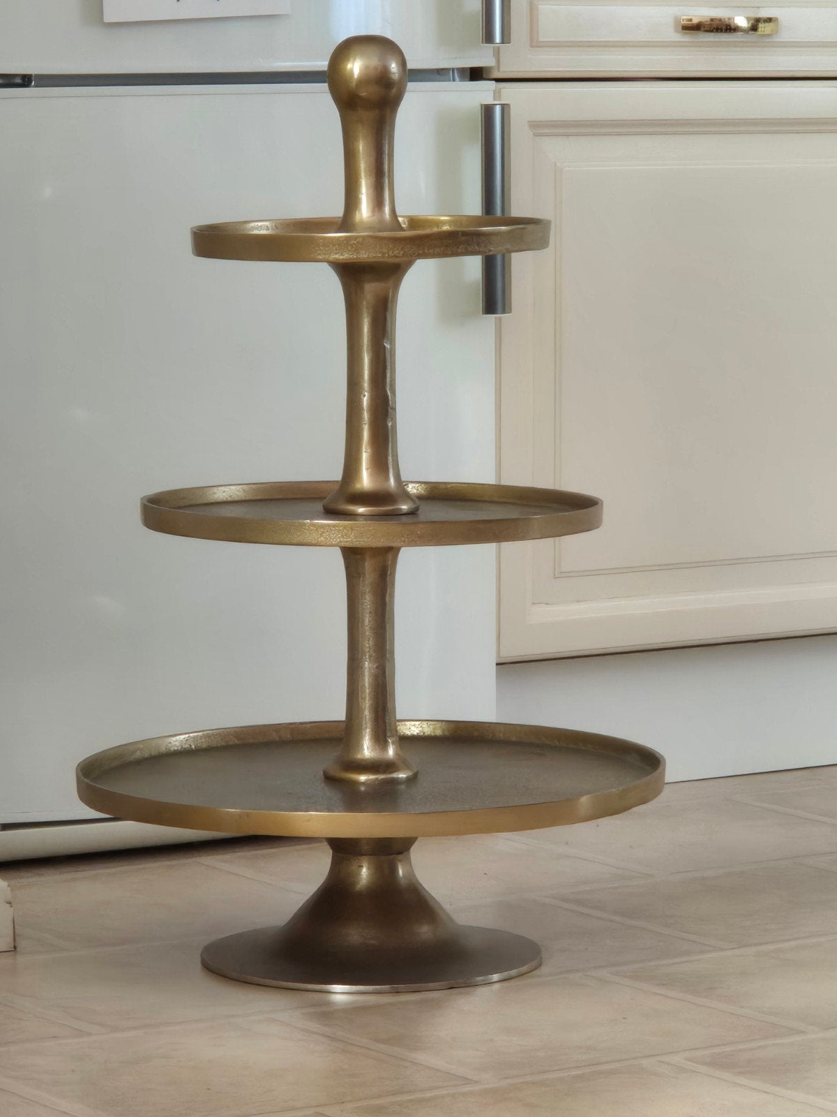 Grote Goud kleurige etagere, Ophalen