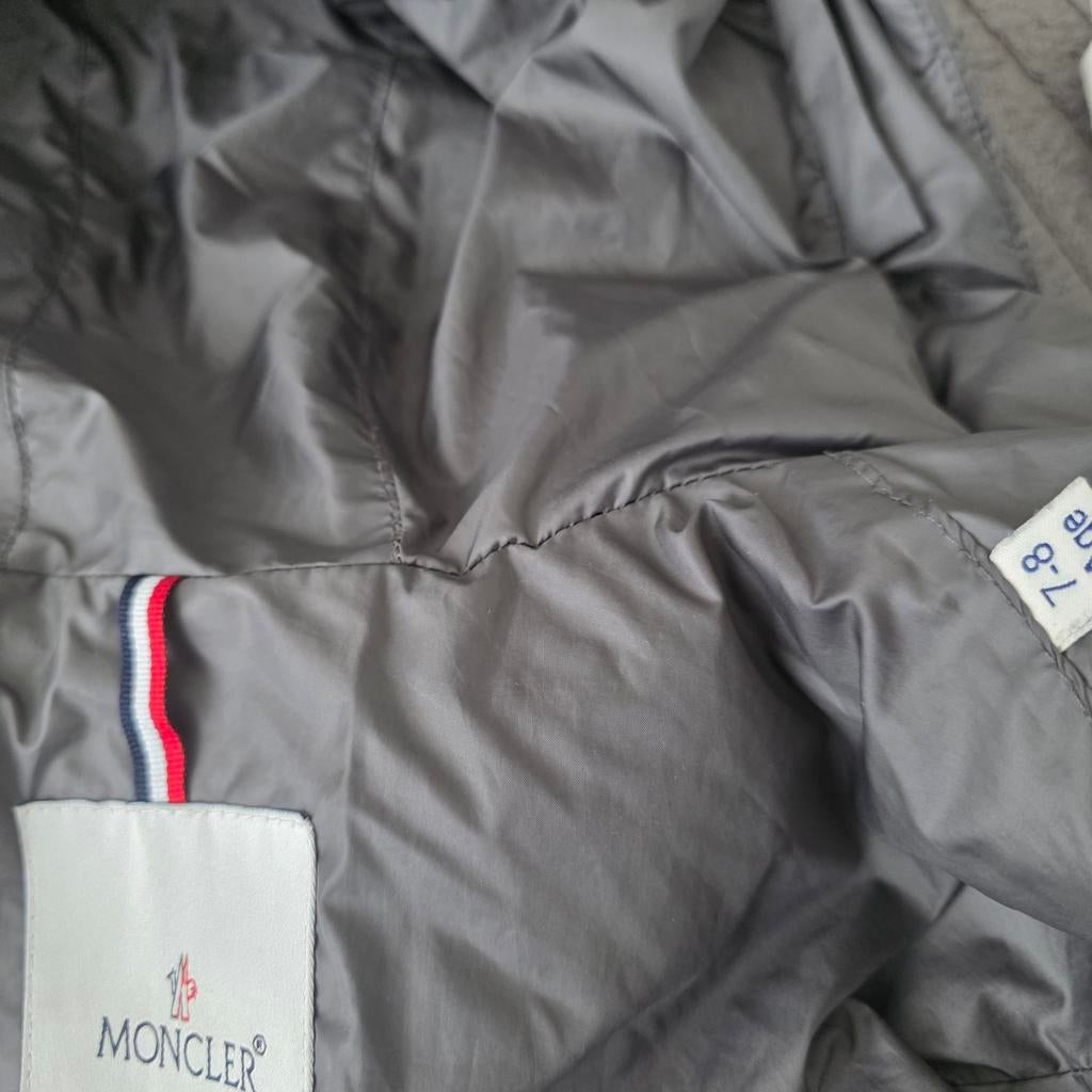 Moncler jas, zo goed als nieuw, maat 7-8 jaar, Ophalen of Verzenden, Zo goed als nieuw, Moncler, Jongen of Meisje