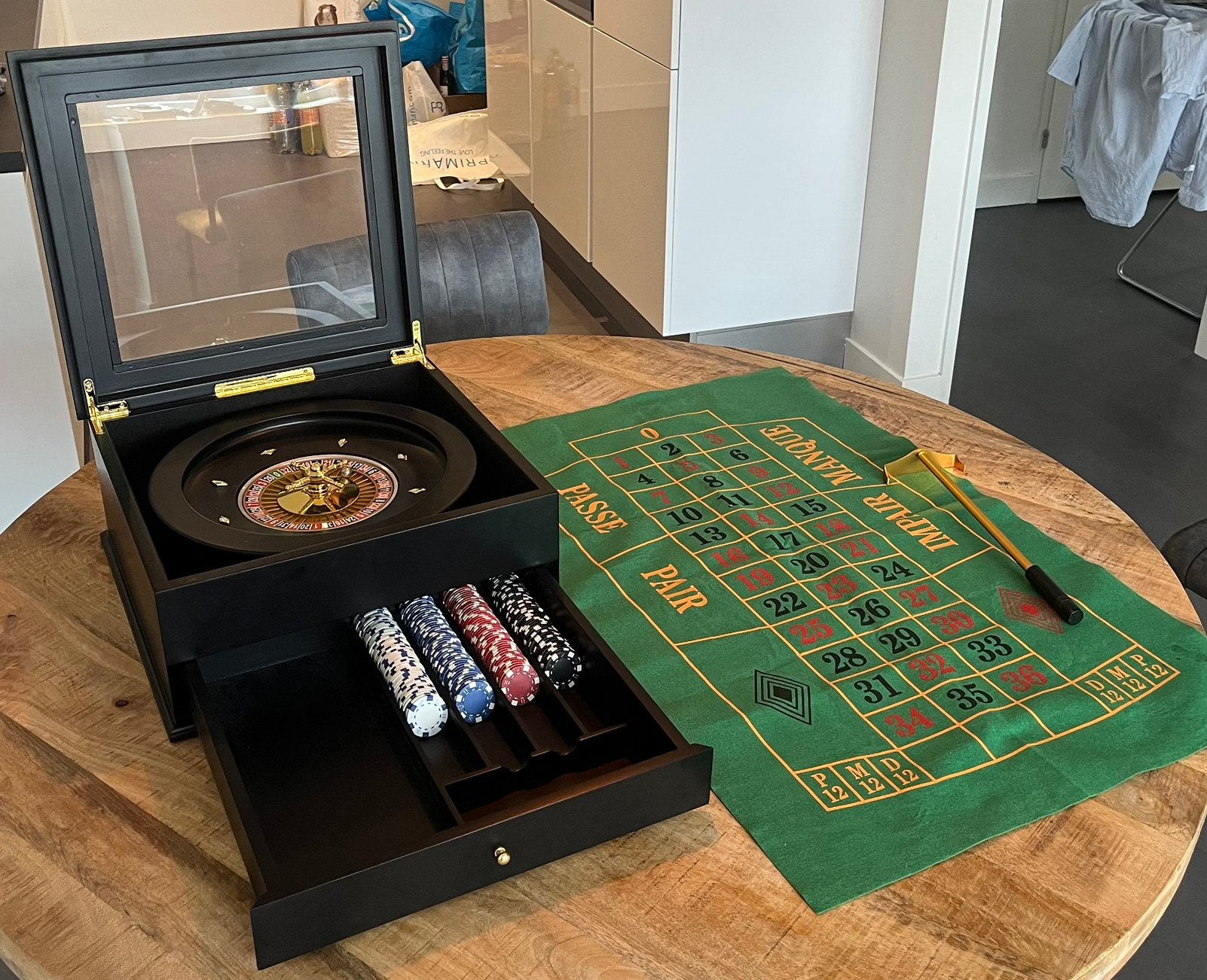 Roulette wiel met accessoires, Ophalen