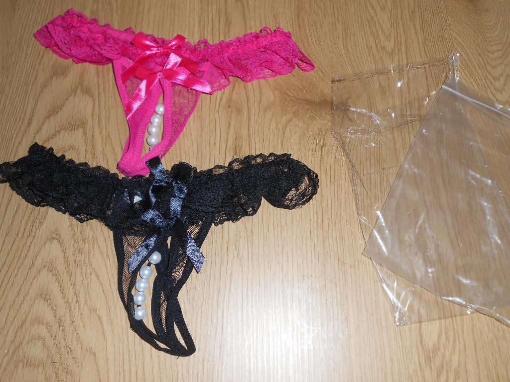nieuw twee kanten strings met kralen maat S/M, Kleding | Dames, Ondergoed en Lingerie, Ophalen of Verzenden, Zwart, String