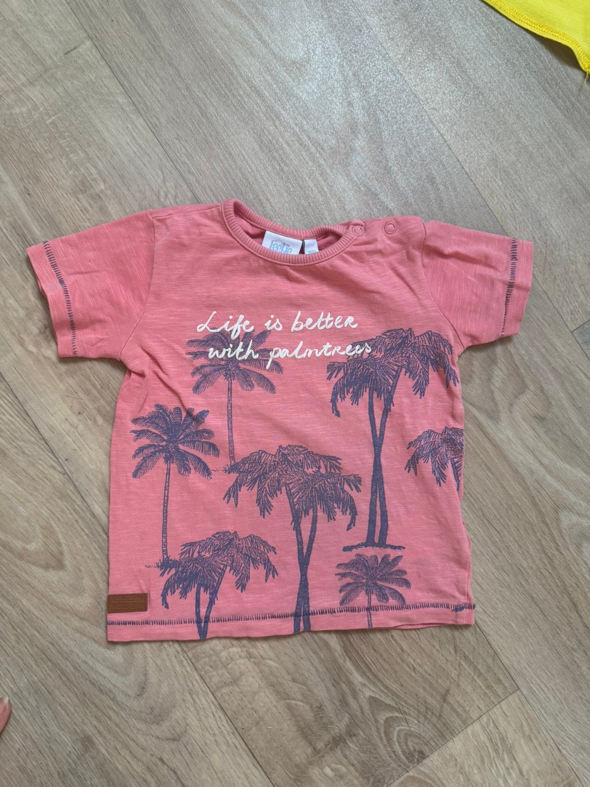 Koraalkleurig shirtje - Feetje - maat 80, Kinderen en Baby's, Babykleding | Maat 80, Ophalen of Verzenden, Zo goed als nieuw, Jongetje