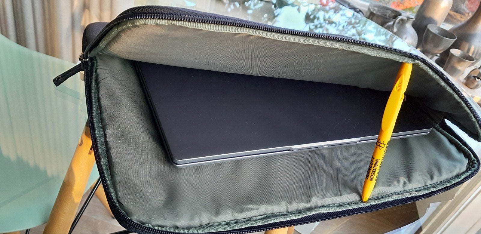 Nieuwe Case Logic laptophoes voor 15 inch laptops, Computers en Software, Laptophoezen, Ophalen of Verzenden, 15 inch, Zo goed als nieuw