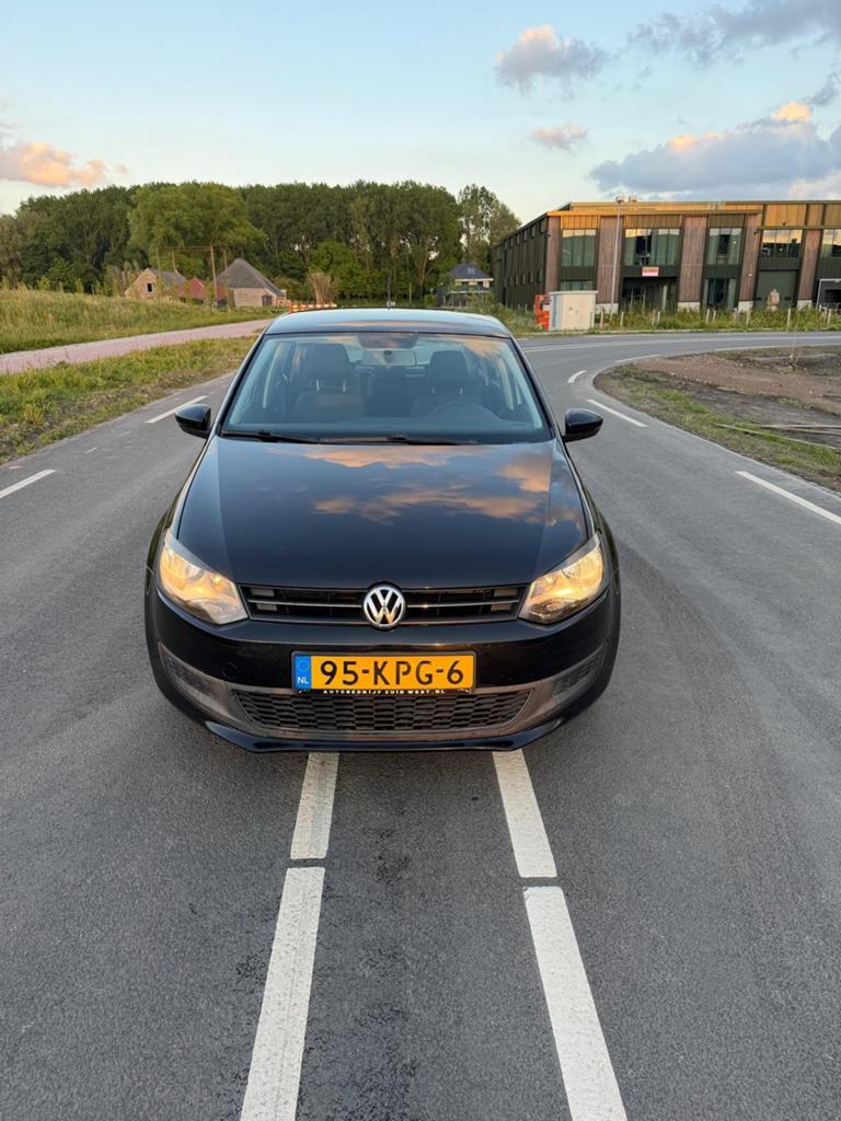 Volkswagen Polo 1.4 16V FSI 63KW 2010 Zwart, Voorwielaandrijving, 970 kg, Stof, 40 €/maand