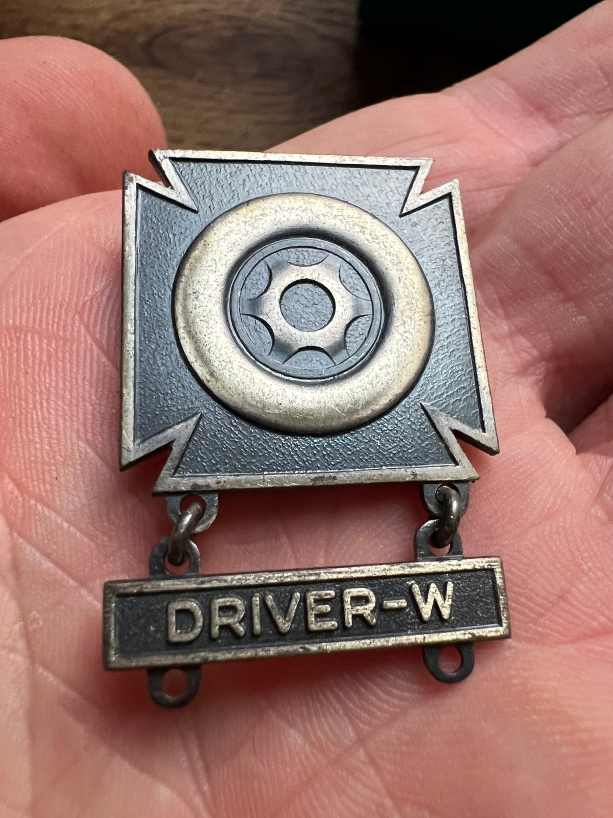 WO2 Amerikaans Driver / Mechanic Badge Wheeled Jeep GMC KTR, Amerika, Verzenden, Embleem of Badge