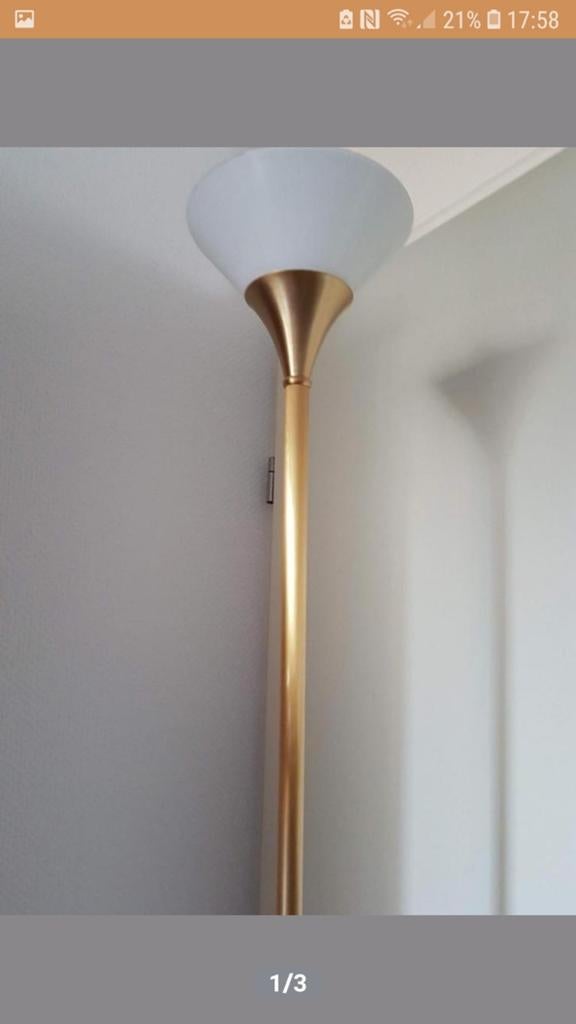 Gouden Vloerlamp met Melkglas Kap, Huis en Inrichting, Lampen | Vloerlampen, Ophalen, Gebruikt, Modern klassiek, Glas