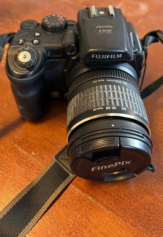 Fujifilm FinePix S9600 - Voor onderdelen, Ophalen of Verzenden, Niet werkend, Geen optische zoom