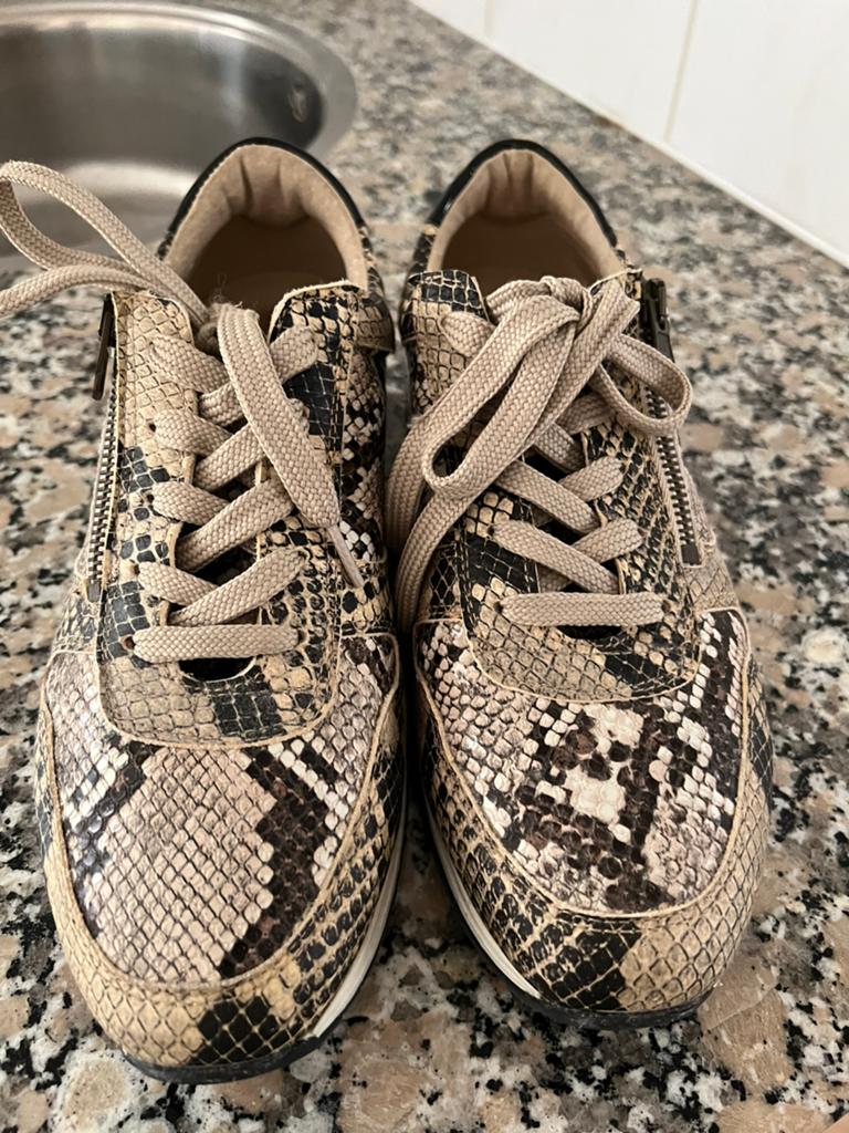 Tamaris sneakers maat 38 nieuw, Beige, Nieuw, Ophalen of Verzenden, Sneakers of Gympen