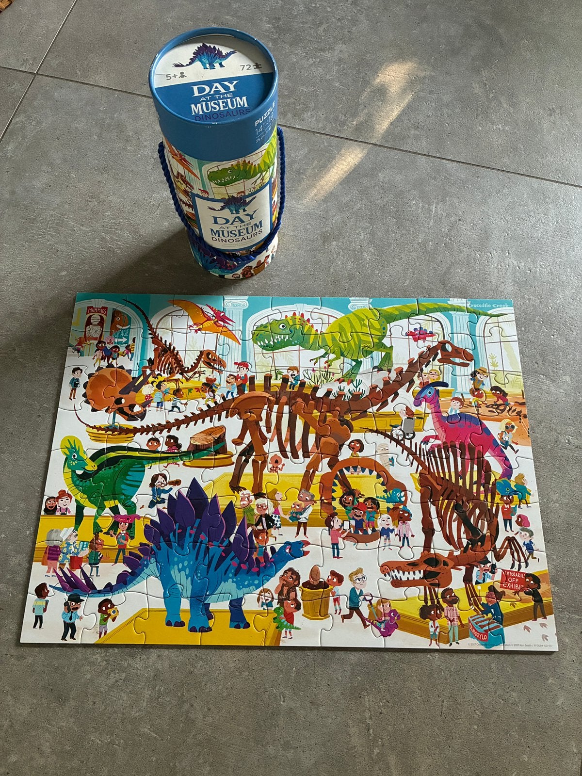 Crocodile Creek puzzel Day at the Museum Dinosaurs, Kinderen en Baby's, Ophalen of Verzenden, Meer dan 50 stukjes, Gebruikt, 4 tot 6 jaar