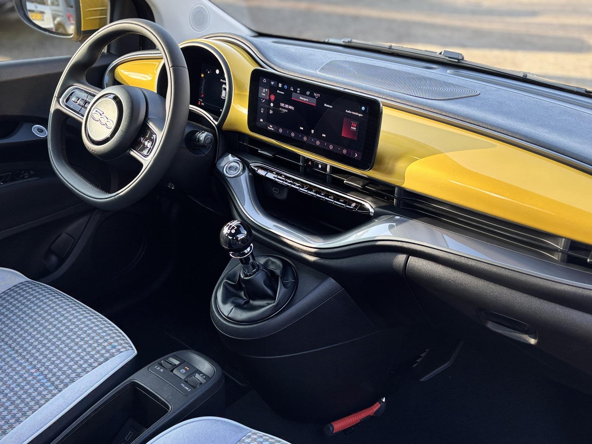 Fiat 500 1.0 Hybrid Torino Launch Edition, Stof, Euro 6, 4 stoelen, Bedrijf